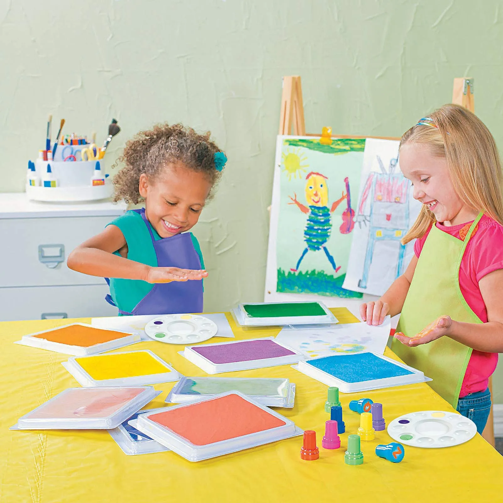 Artist Party Painting Smock Apron and Paint Palette Tray for Kids Art Parties (12 Sets)
