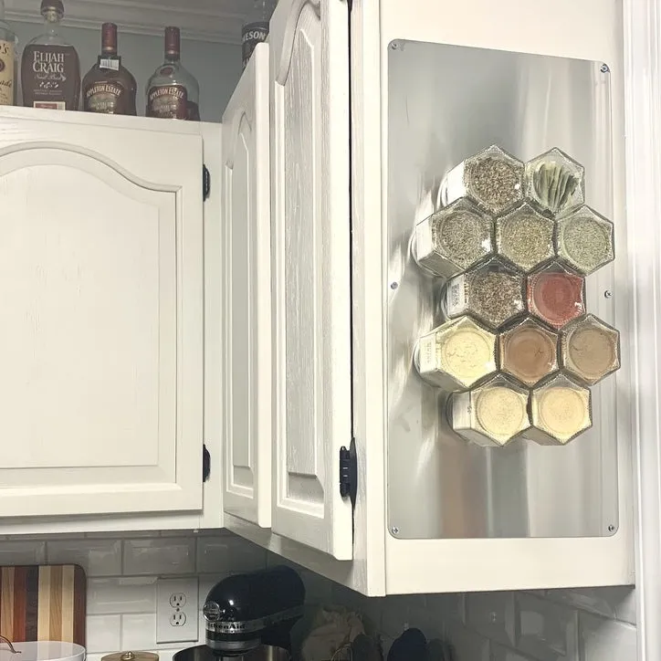 BASICS | 12 Magnetic Jars Filled with Organic Spices