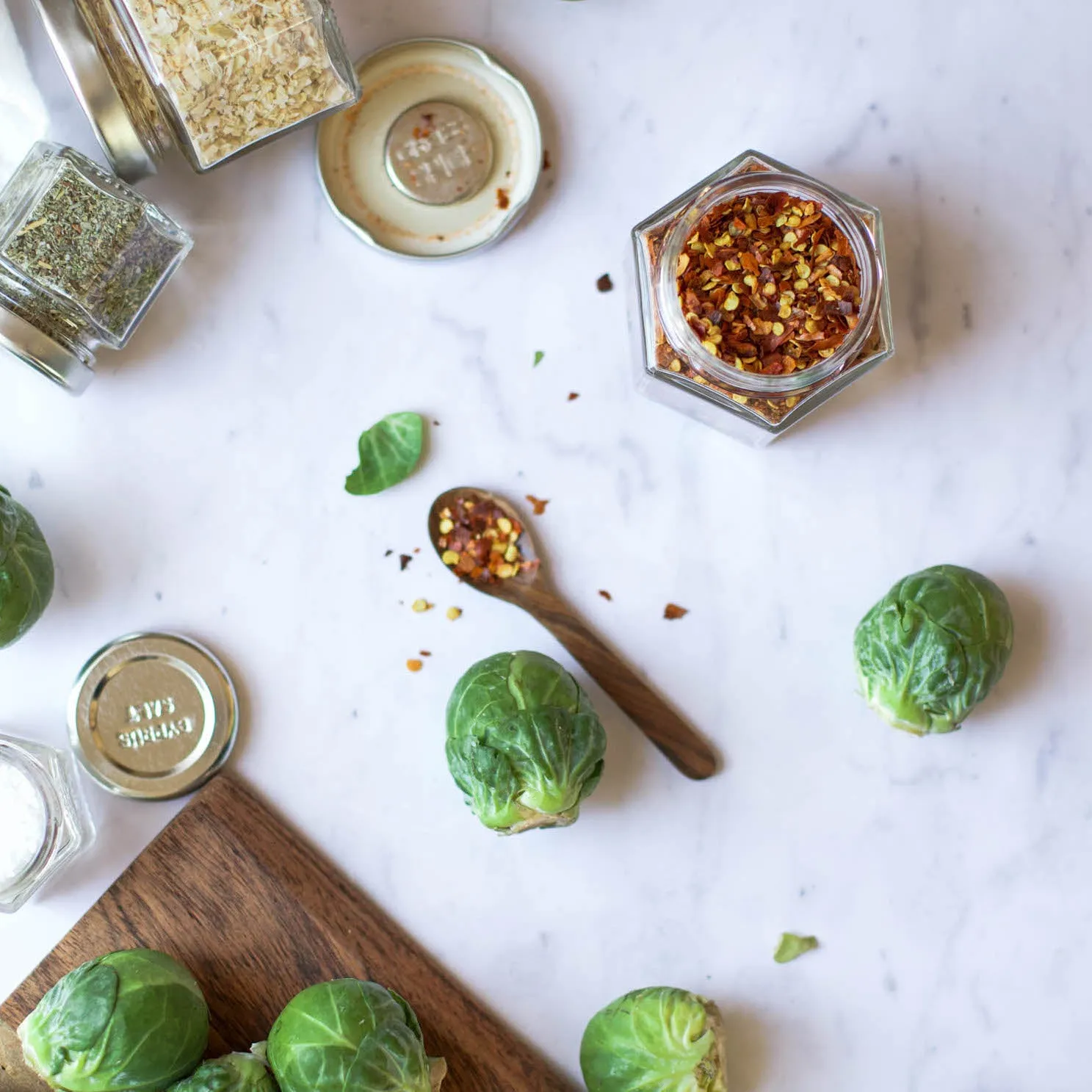 BASICS | 12 Magnetic Jars Filled with Organic Spices