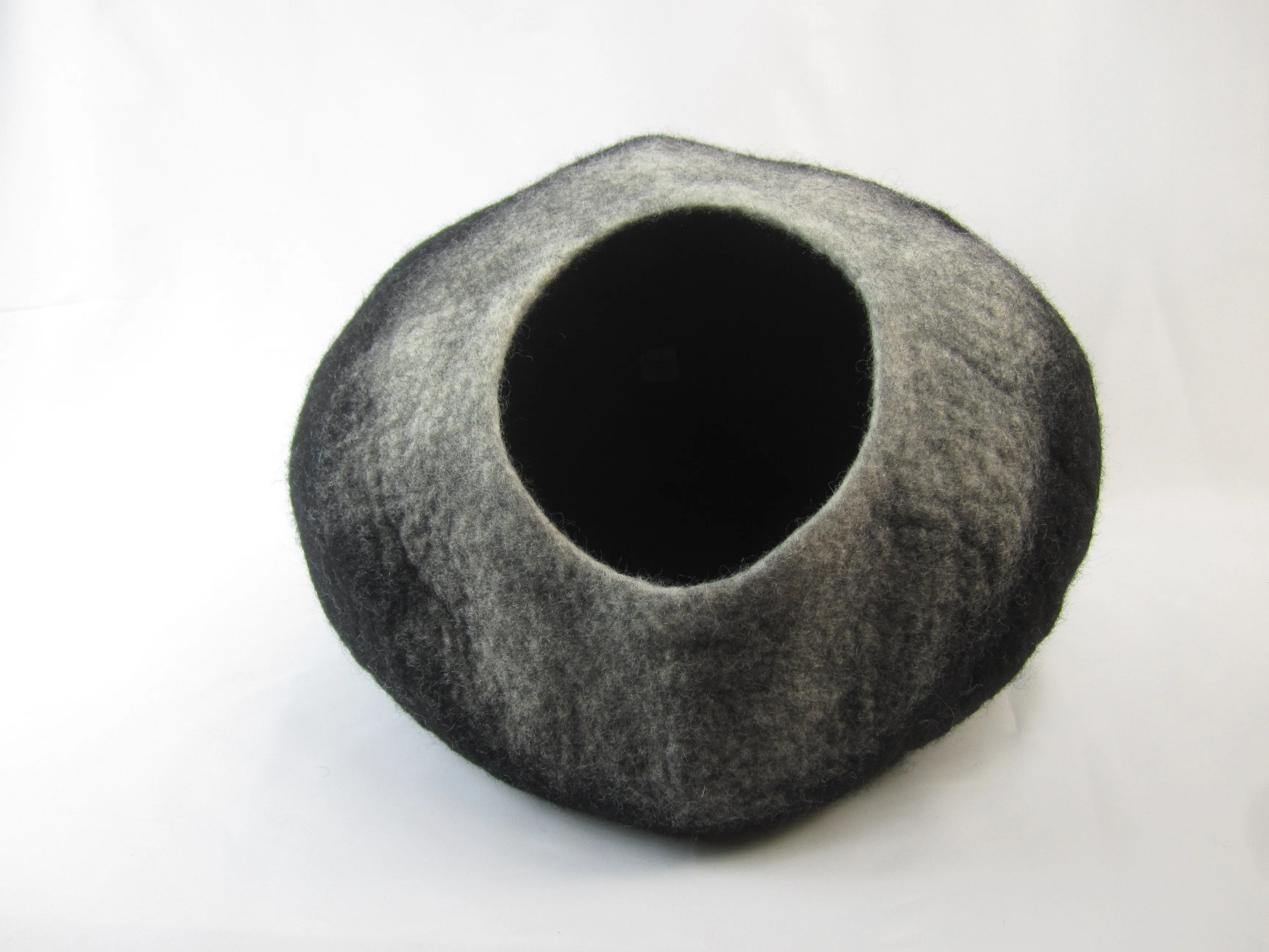 Black and White Cat Cave | Pet Bed