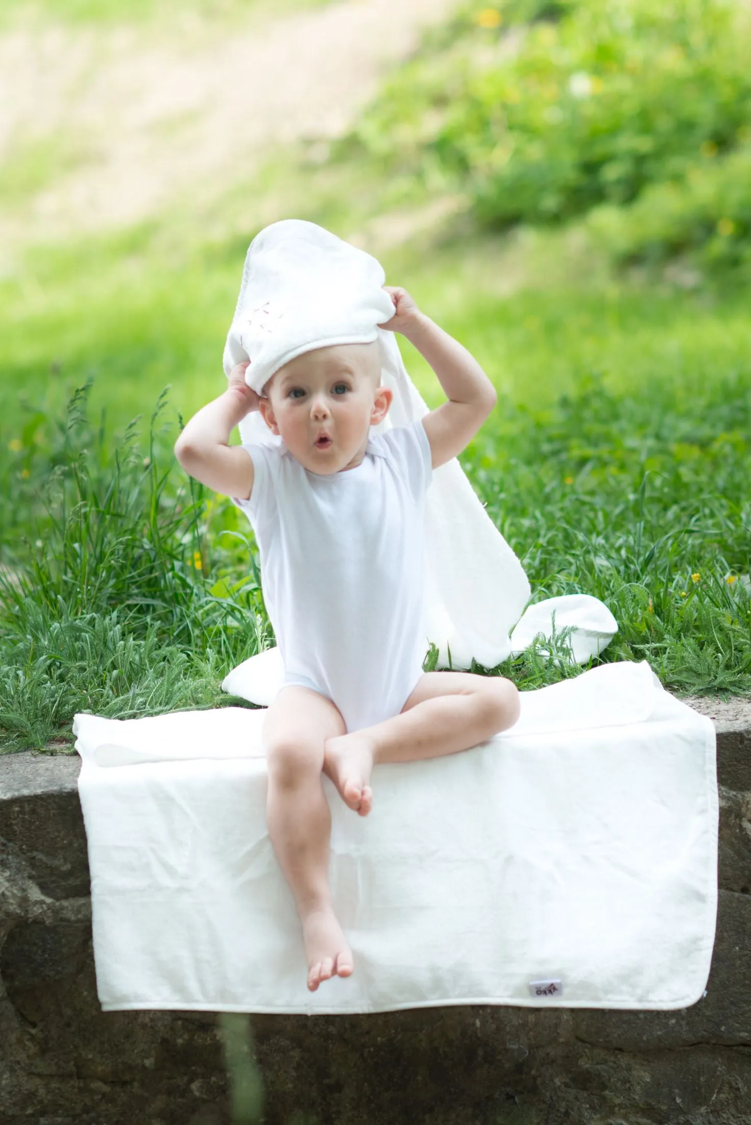 Organic Cotton Hooded Terry Bath Towel  35.4" x 35.4" - White Stars
